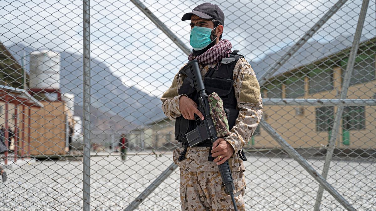 „Myslel jsem, že umřu.“ Tálibán mučí spolupracovníky předchozí vlády
